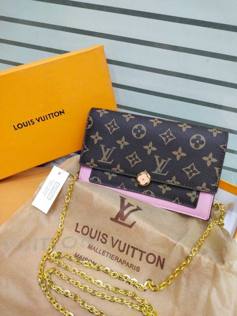 Louis Vuitton Premium Quality Bag with Stylish Chain - Image 3